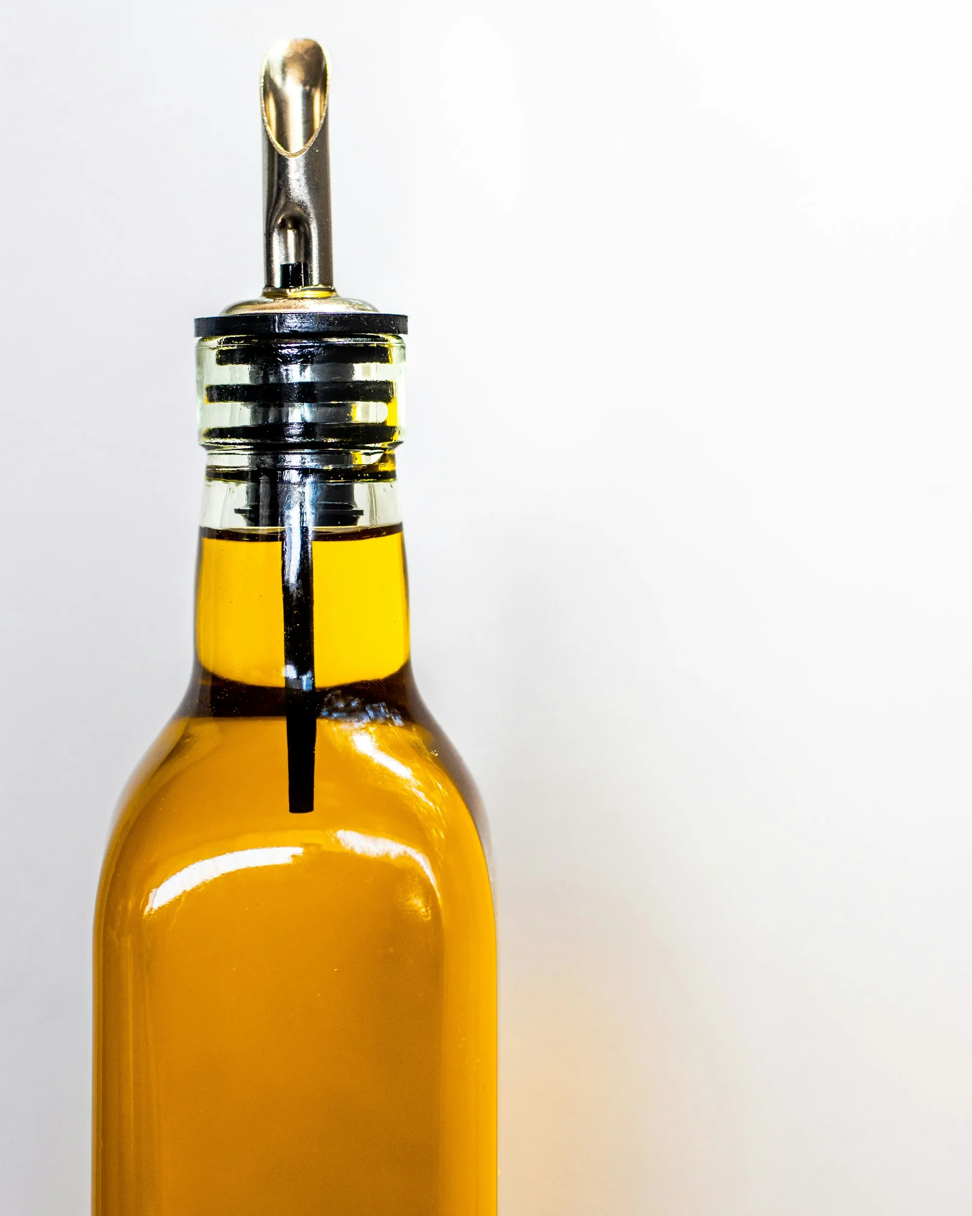 Fles olijfolie als tijdelijke productfoto