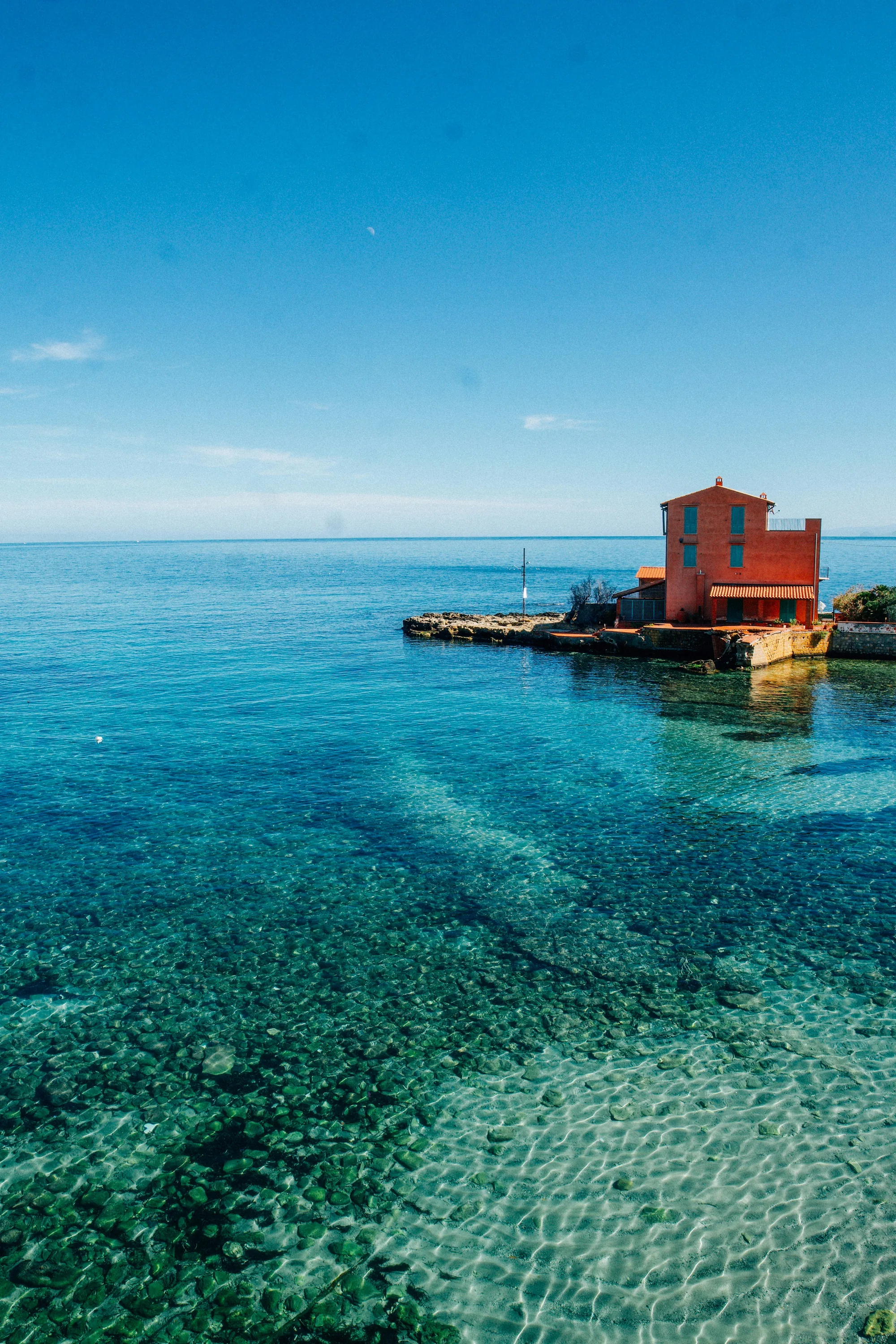 Helder zeewater in Sicilië